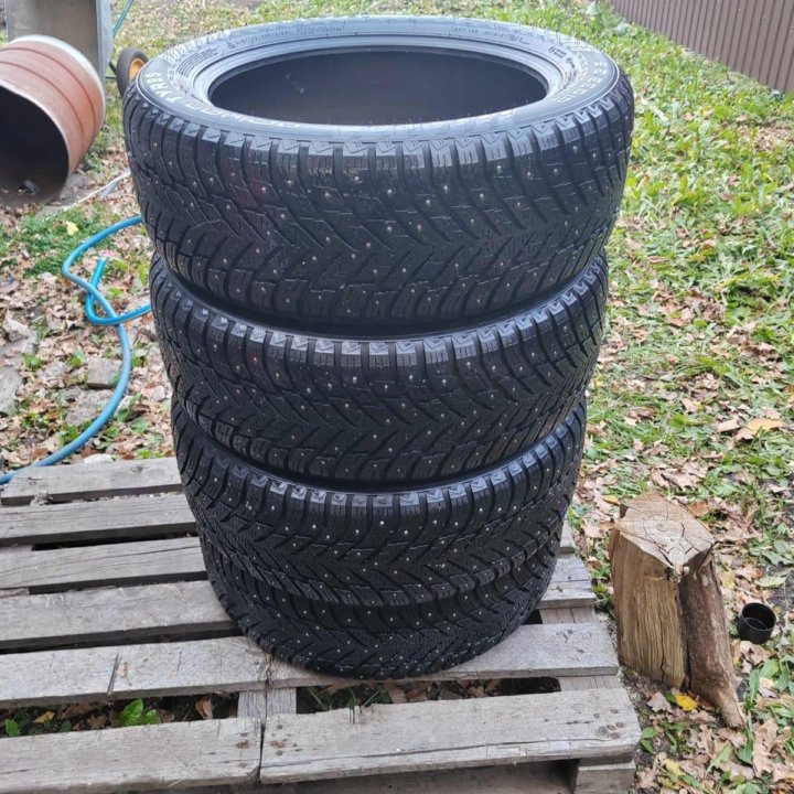 Зимние шины 215/55 R18