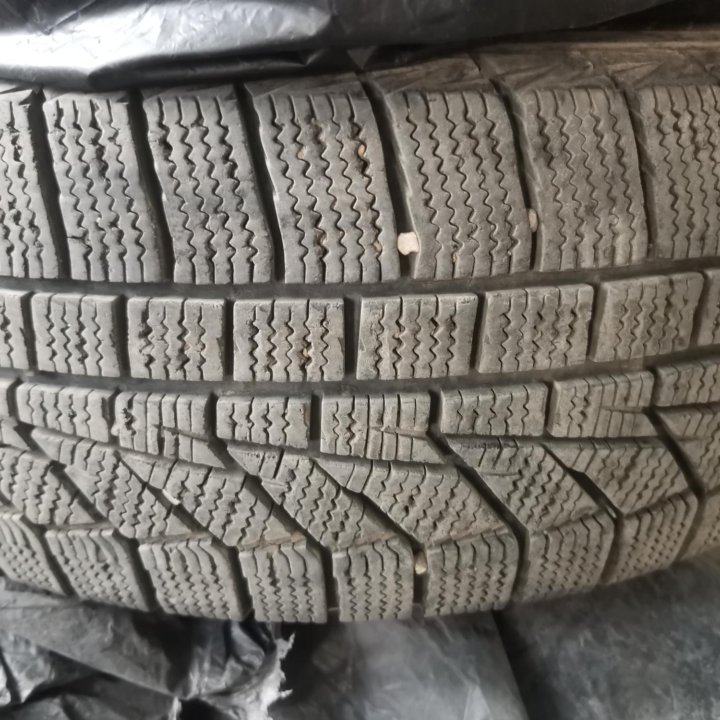 Продаю зимние шины 185/65 r15