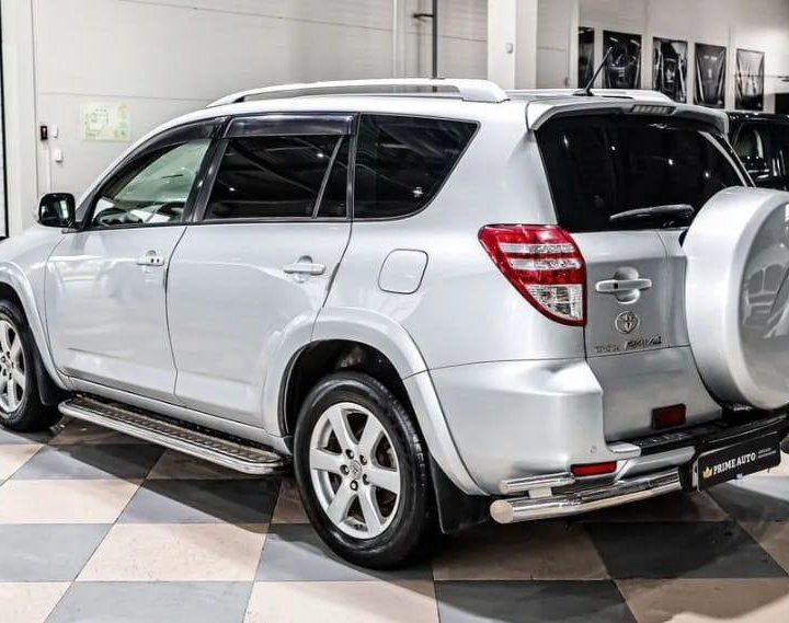 Toyota RAV4, 2011