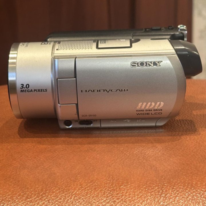 Видеокамера Sony DCR-SR100E