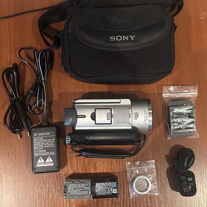 Видеокамера Sony DCR-SR100E