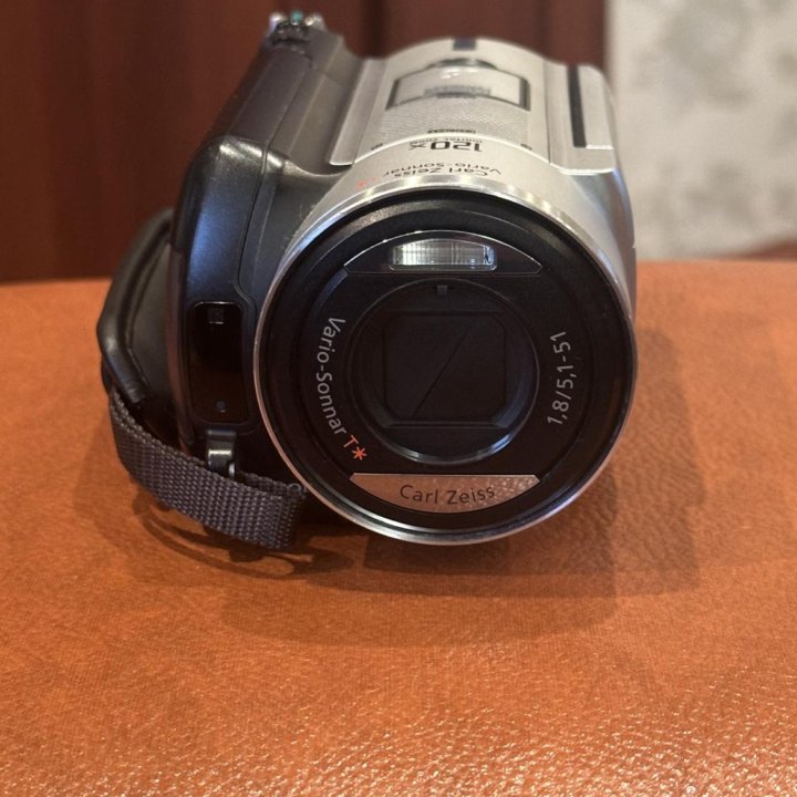 Видеокамера Sony DCR-SR100E