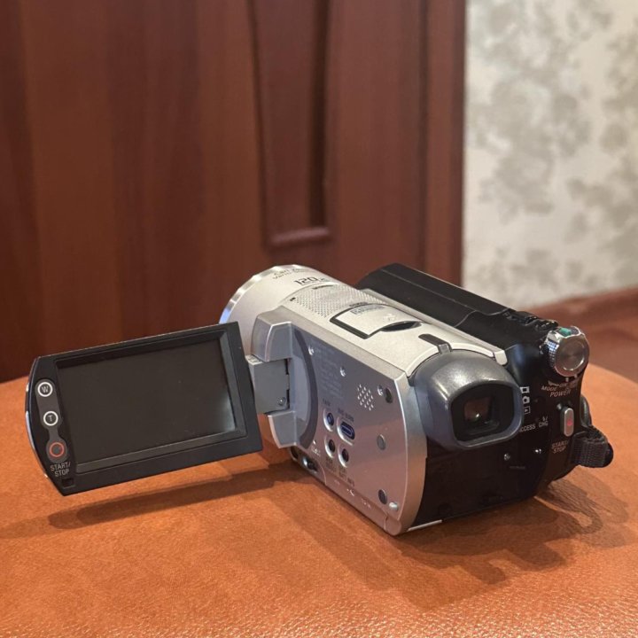 Видеокамера Sony DCR-SR100E