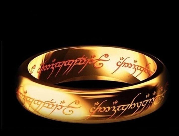 The ring is gold. Золотое кольцо всевластия 585 пробы. Кольцо всевластия Властелин колец. Властелин колец обложка