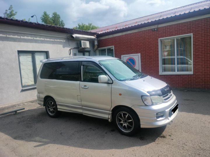 Toyota Town Ace Noah 2001