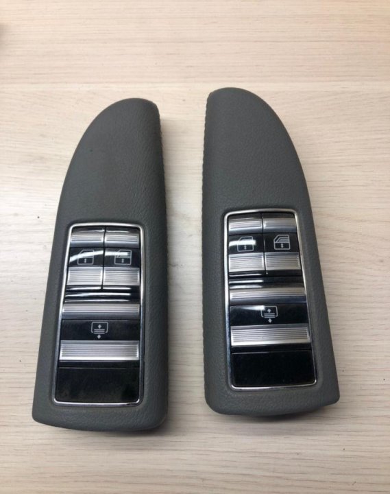 Кнопки задней двери w222. Кнопки мерседес 221. Кнопка заднего стеклоподъемника мерседес 202. Кнопки задних стеклоподъемников мерседес w221. Кнопка ручника мерседес.
