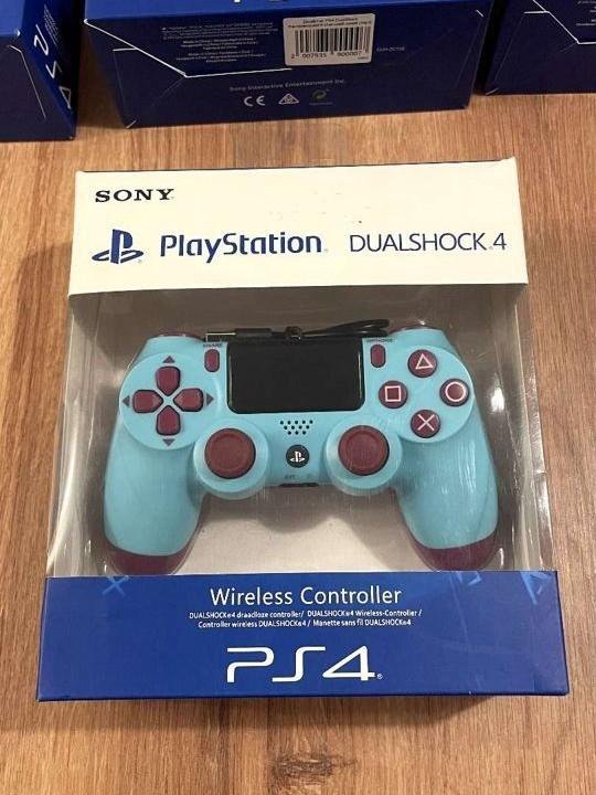 Геймпад dualshock 4 как подключить к пк. Отличие джойстиков ps4 v1 и v2. dualshock ps4 лазурный. dualshock 4 в упаковке. геймпад пс4 в упаковке.