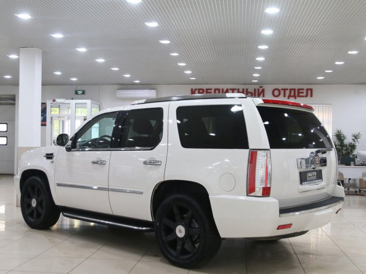 Cadillac Escalade 2012 Р±РµР»С‹Р№