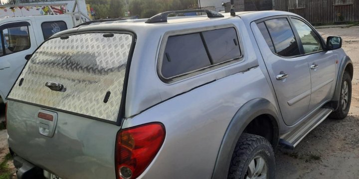 Стекло кунга sjs л200 боковое. Задние стекла mitsubishi l200. Стекло кунга заднее mitsubishi l200. Задние стекла mitsubishi l200. L200 стекло кунга sport.