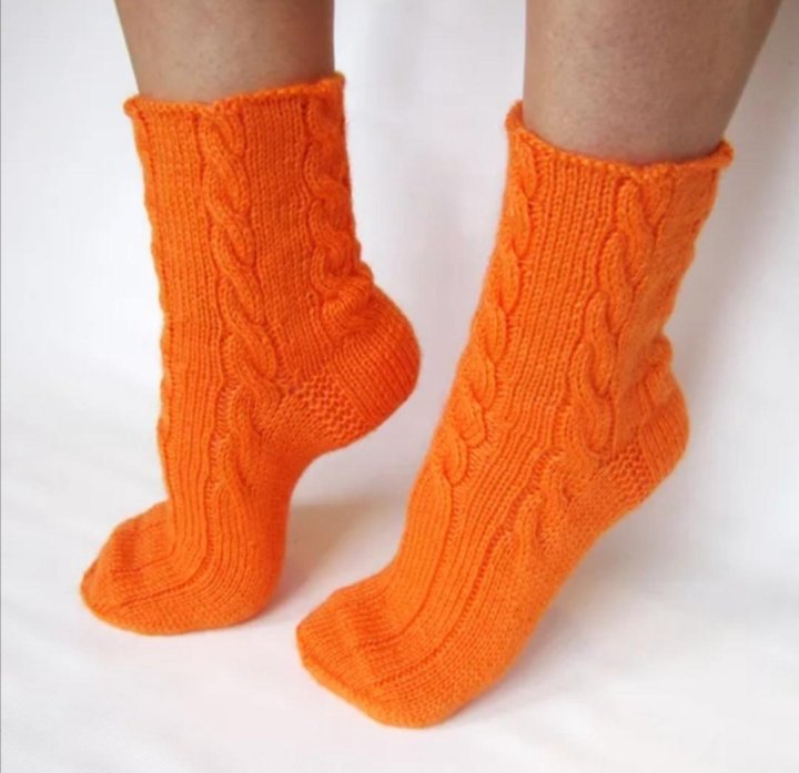 Носочки. Вязаные носочки. Оранжевые вязаные носки. Носки спицами. Вязаные носки спицами.