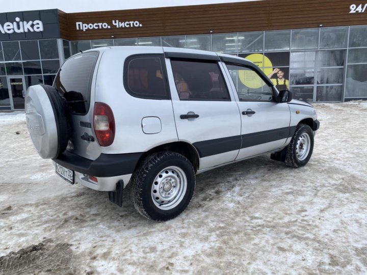 Chevrolet Niva 2005 вишнёвая