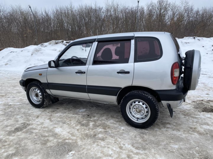 Chevrolet Niva 2005 вишнёвая