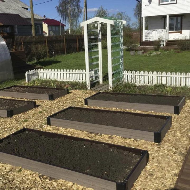 Готовые ограждения для грядок. Грядка базовая комплект 3м*0,75м*0,18 м коричневая медь. Огород с высокими грядками. Грядки оцинкованные. Красивые грядки с зеленью.
