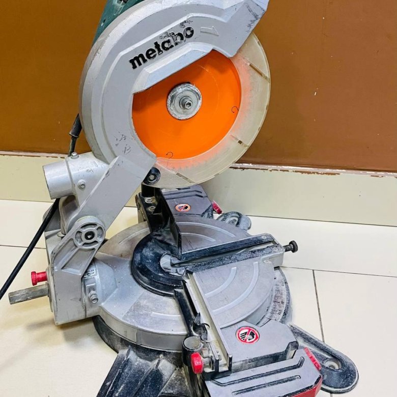 Metabo KS 216. Metabo KS 216 Lasercut. Торцовочная пила Metabo KS 216. Метабо торцовка по металлу размер диска.