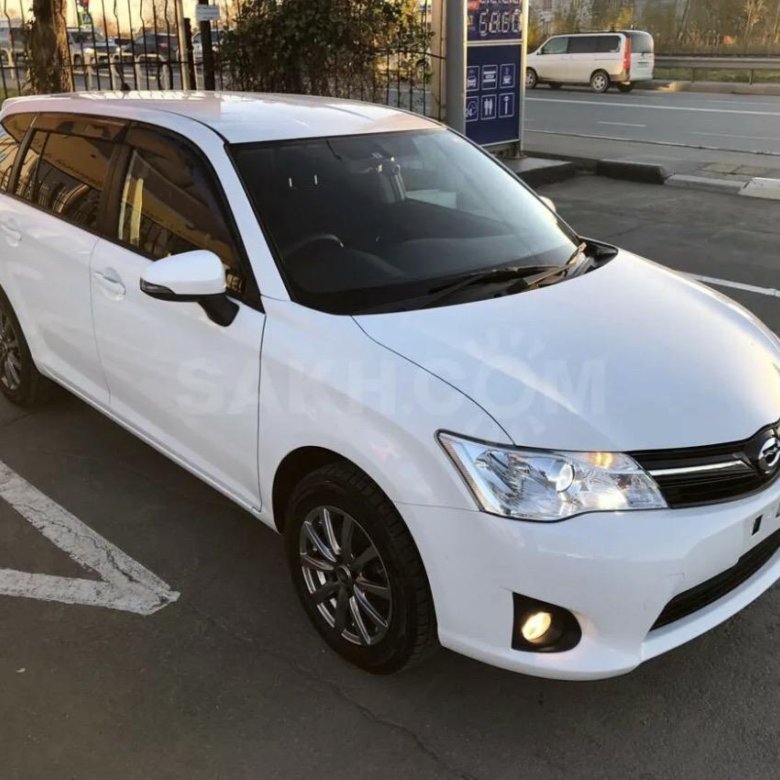 Toyota Corolla Fielder 2014 гибрид