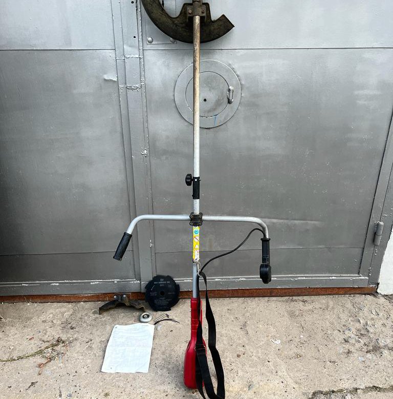 Электрическая косилку – купить в Хабаровске, цена 2 000 руб., продано ...