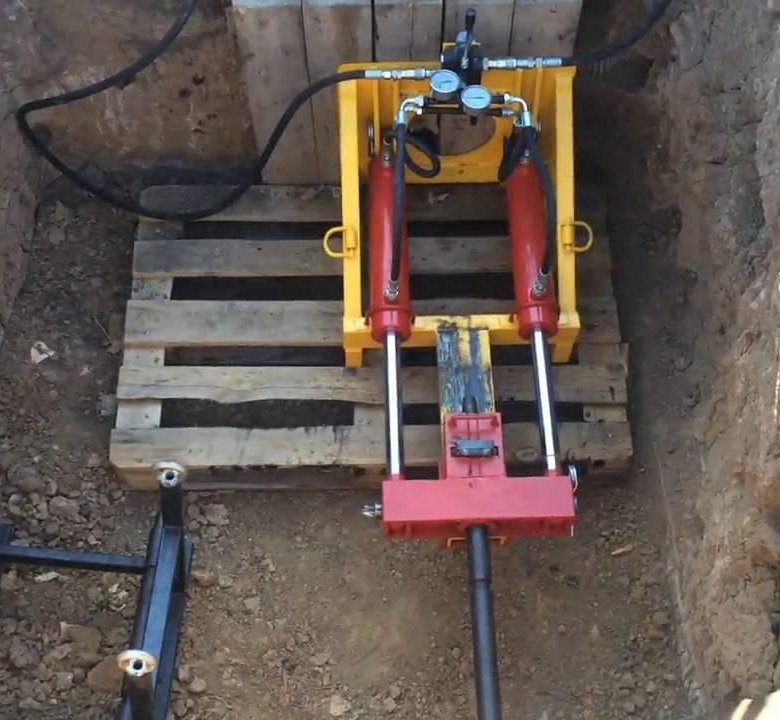 Установки гнб прокола. ГНБ под трубы ПНД 110. ГНБ прокол под дорогой. Мини ГНБ управляемый прокол. ГНБ прокол мини 110.