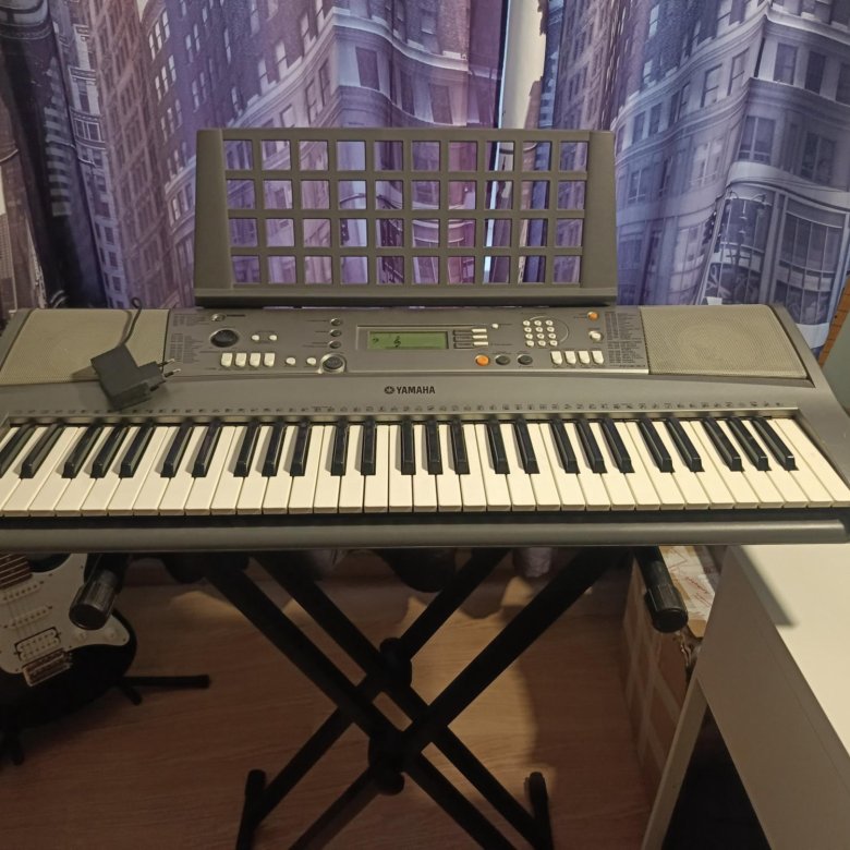 Синтезатор psr r300. Синтезатор psr r300. Синтезатор ямаха на концерте. Yamaha psr r300. Синтезатор ямаха 300.
