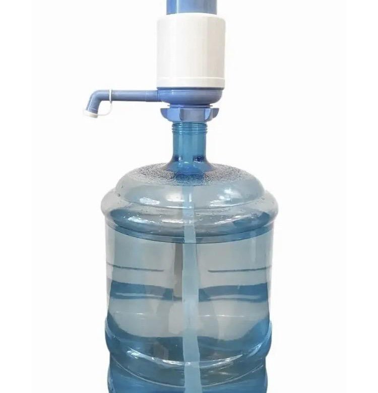 Купить механическую помпу для воды 19 литров. Механическая помпа для воды на 19л м-20. Помпа для бутилированной воды в домашних условиях дома.