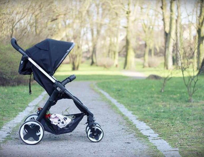 На Азина в Саратове в подъезде подожгли детскую коляску