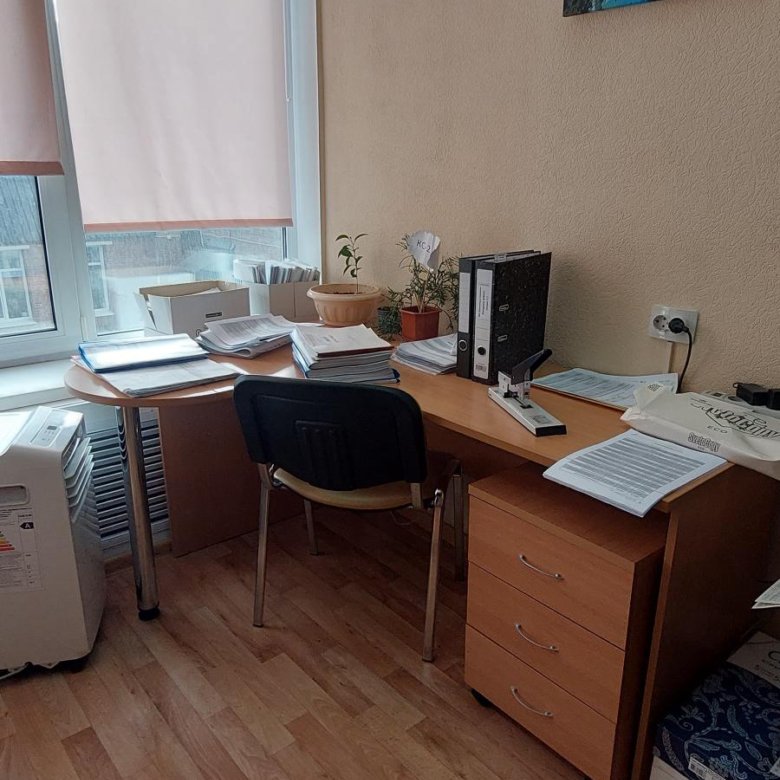 Офисные столы и стулья – купить в Екатеринбурге, цена 1 000 руб., дата ...
