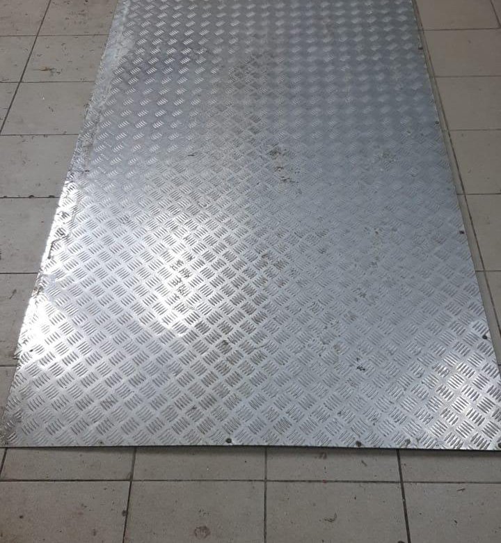 Алюминиевые листы рифленые –  , цена 10 000 руб., дата .