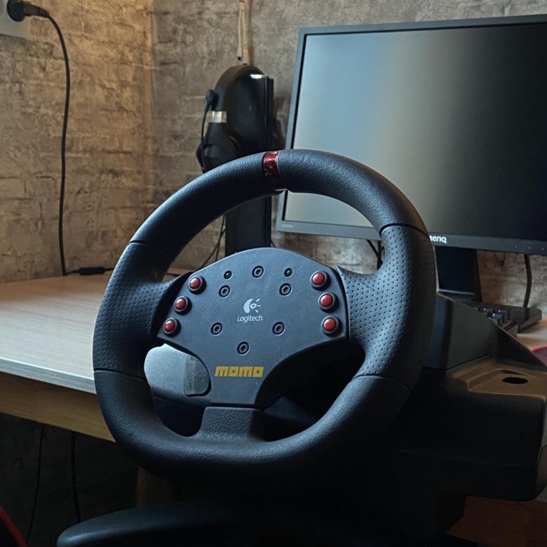 Игровой руль Logitech Momo Racing – купить в Хабаровске, цена 3 000 руб ...