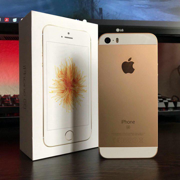Apple se gold. Iphone 5se Gold. Iphone se Gold 32gb. Iphone se 2016 золотой. Айфон 5 се 32 ГБ.