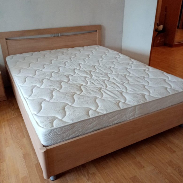 Продам кровать двуспальную с матрацем б/у – купить в Чите, цена 15 000 ...