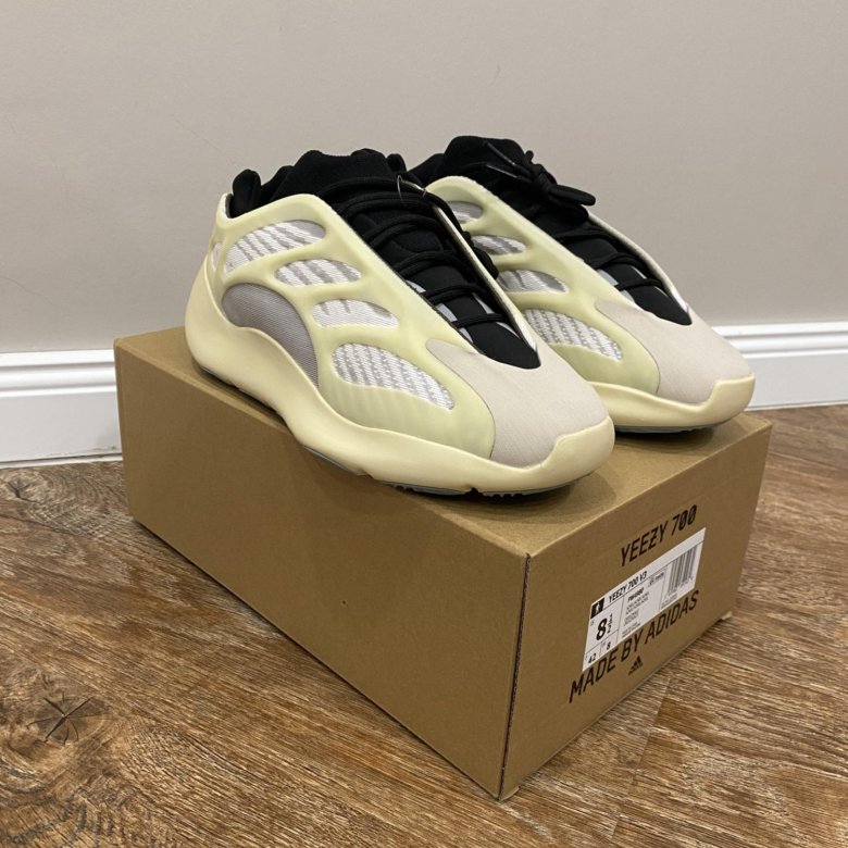 Кроссовки Adidas Yeezy Boost 700 v3 – купить в Москве, цена 3 500 руб ...