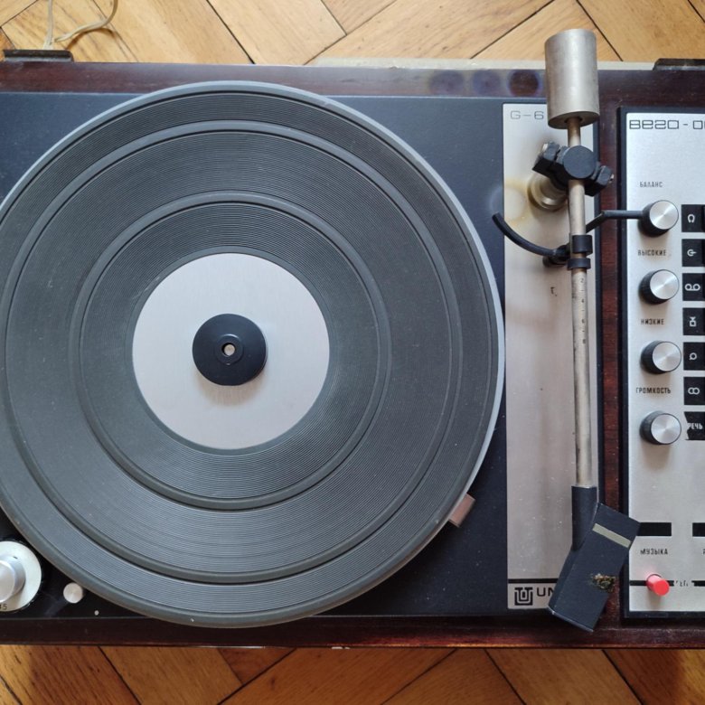 Виниловый проигрыватель – купить в Москве, цена 5 000 руб., дата ...