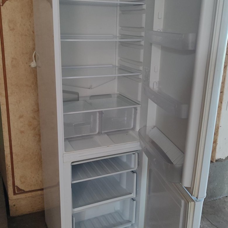 Холодильник Индезит – купить в Кочубеевском, цена 7 000 руб., дата ...